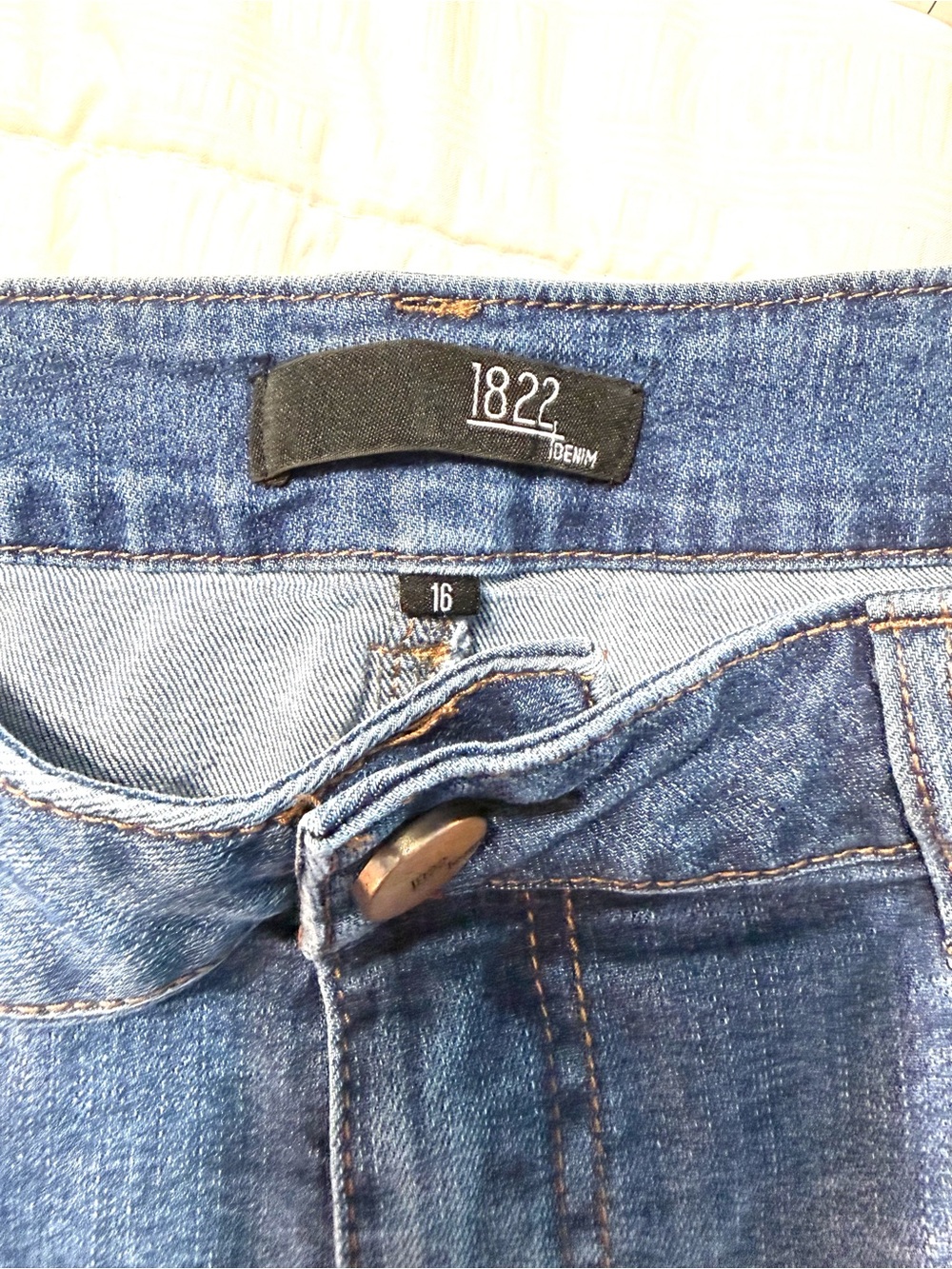Women’s Classic Blue Jeans - Straight Fit - Picture 2 of 7